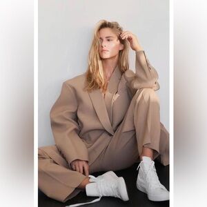 The Frankie Shop Bae Blazer in Latte